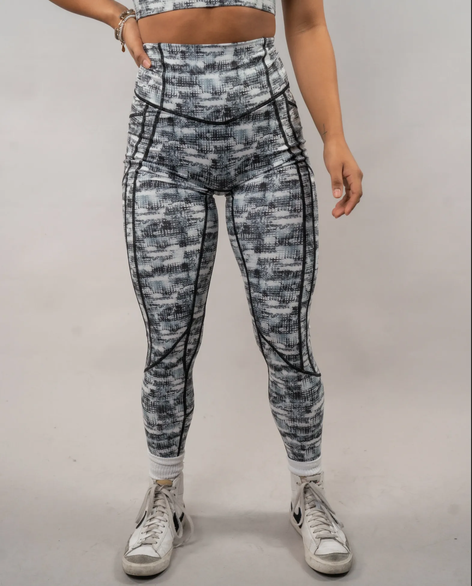 Effortless Heart Booty Leggings With Pockets - Prints