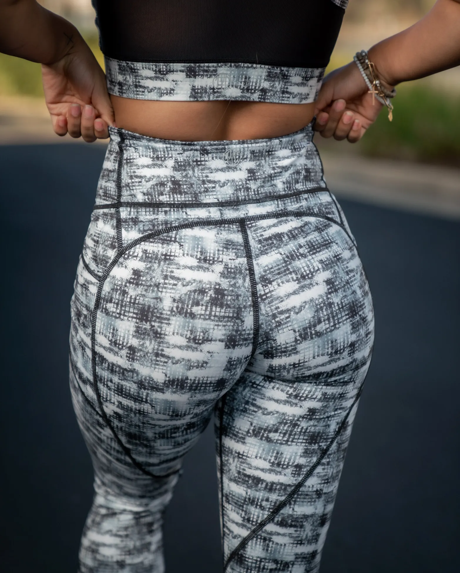 Effortless Heart Booty Leggings With Pockets - Prints